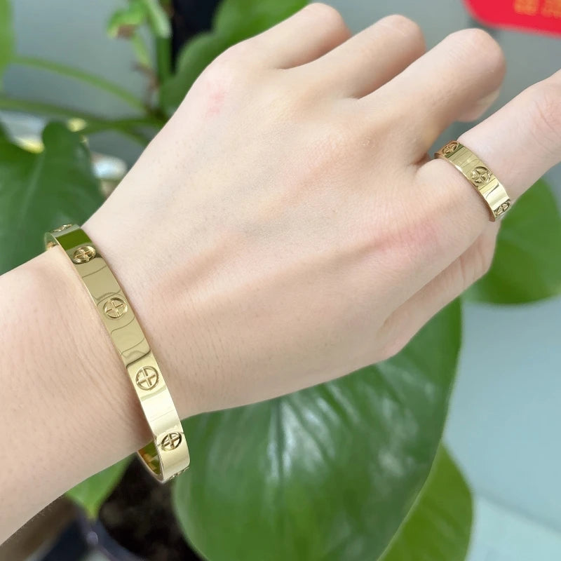 Love Screw Bangle