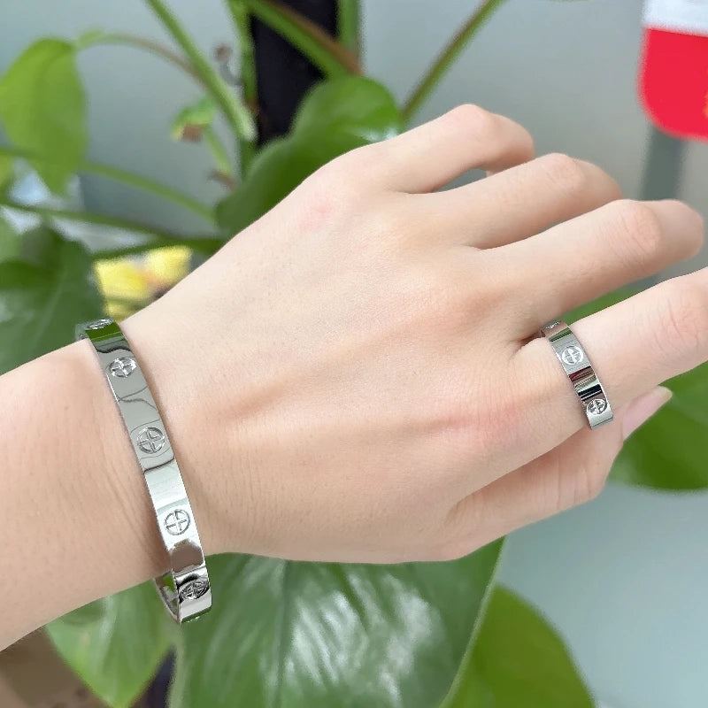 Love Screw Bangle
