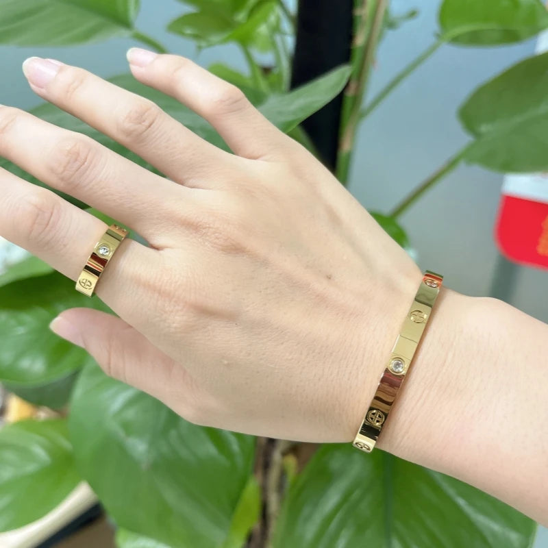 Love Screw Bangle
