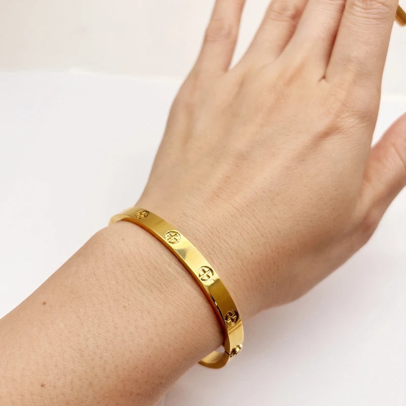 Love Screw Bangle