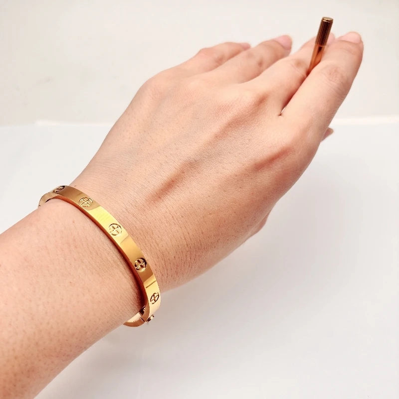 Love Screw Bangle