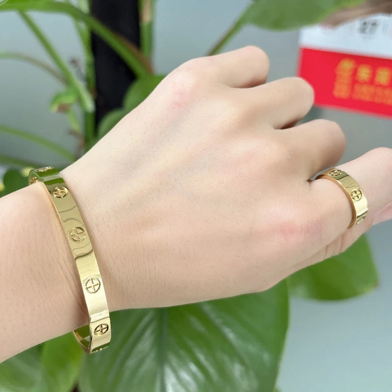 Love Screw Bangle