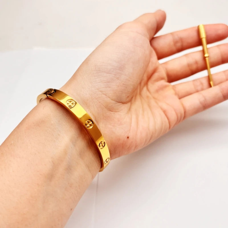 Love Screw Bangle