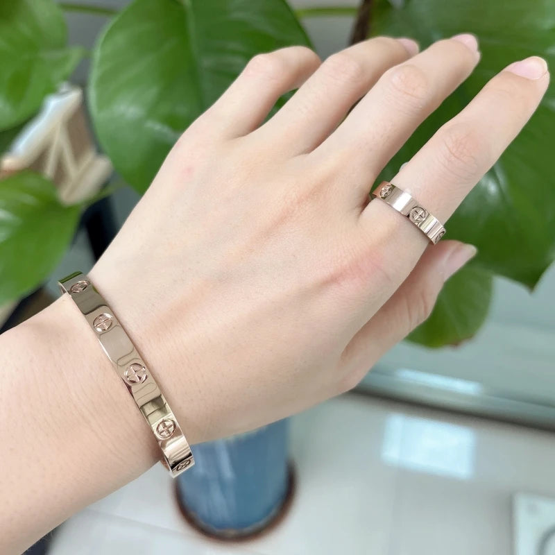 Love Screw Bangle