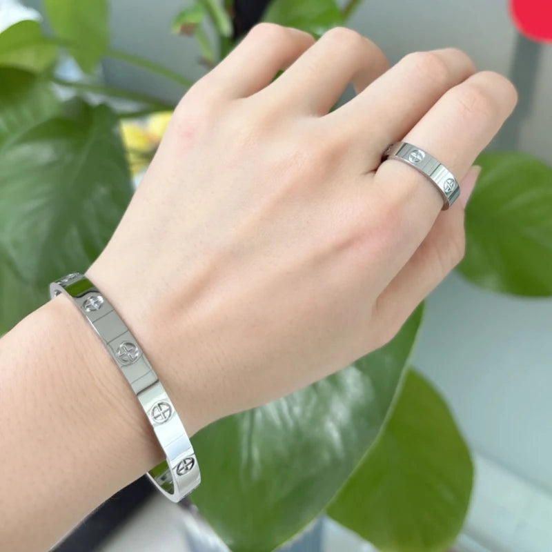 Love Screw Bangle