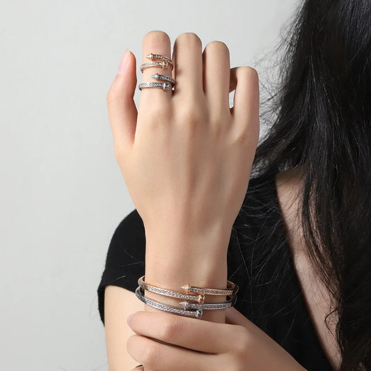 Rose Gold Women’s Set – Stylish Ring & Bracelet