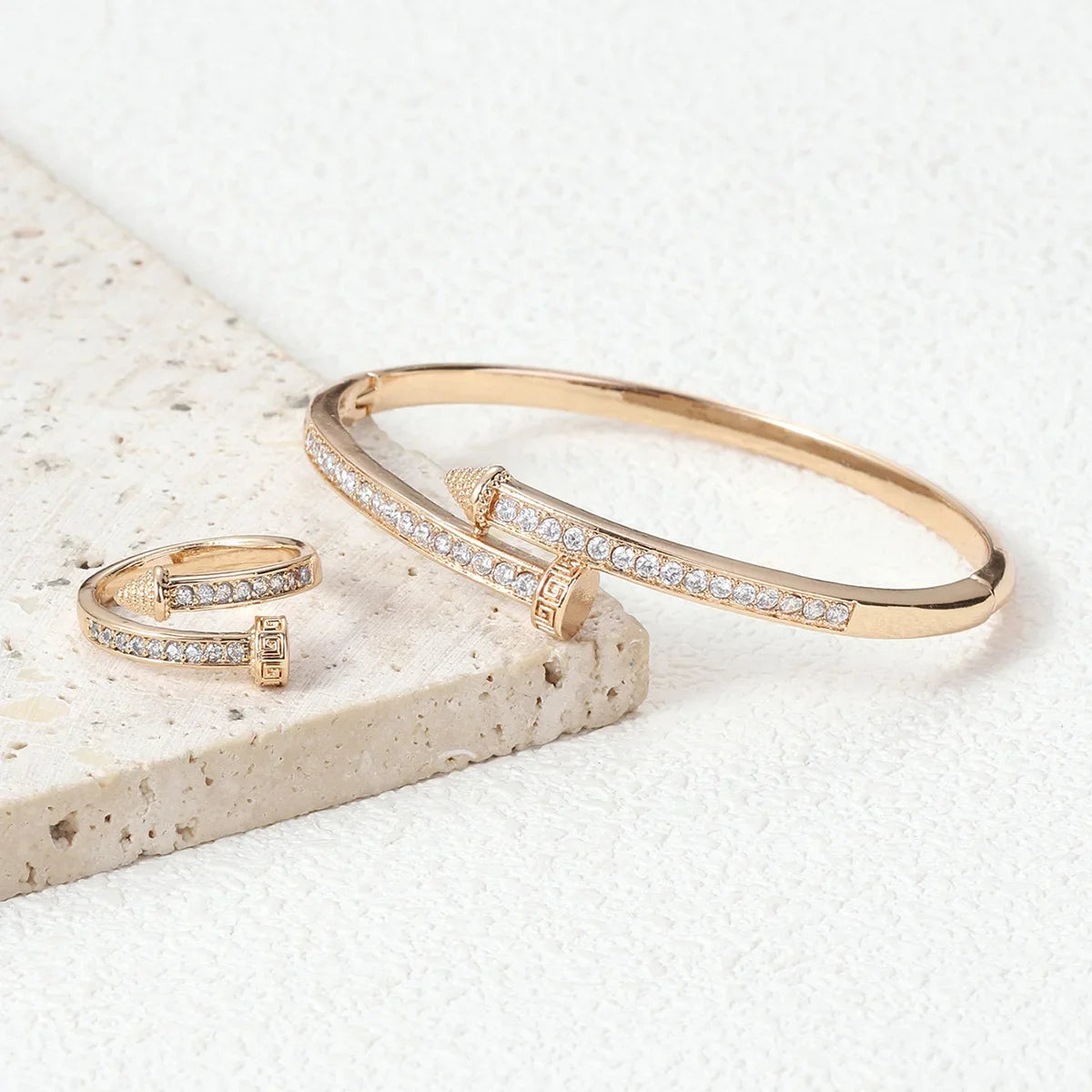 Rose Gold Women’s Set – Stylish Ring & Bracelet