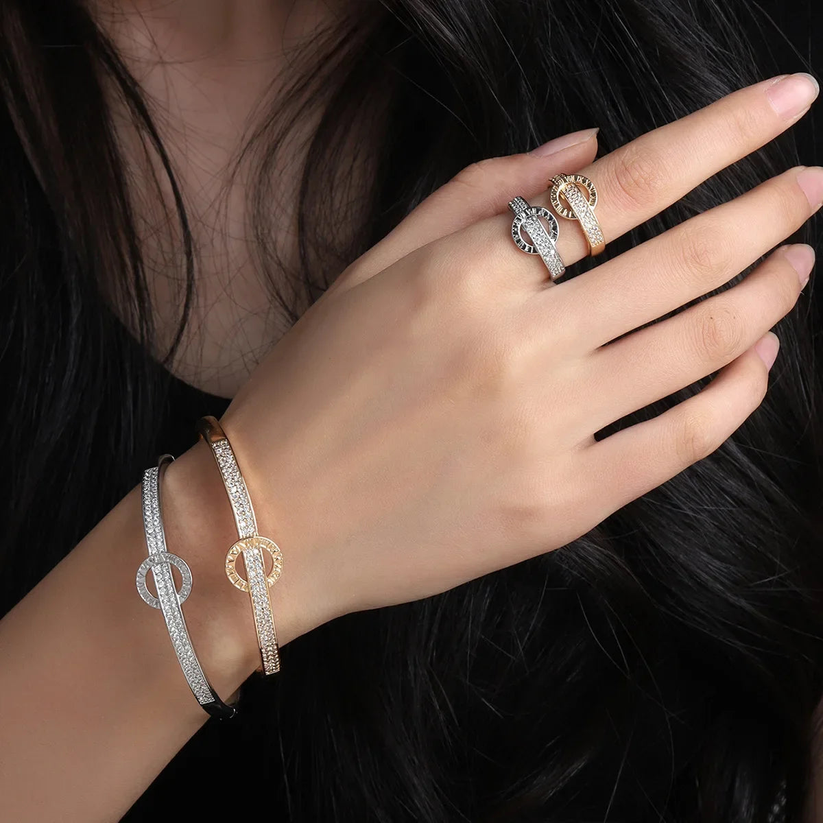 Rose Gold Women’s Set – Stylish Ring & Bracelet
