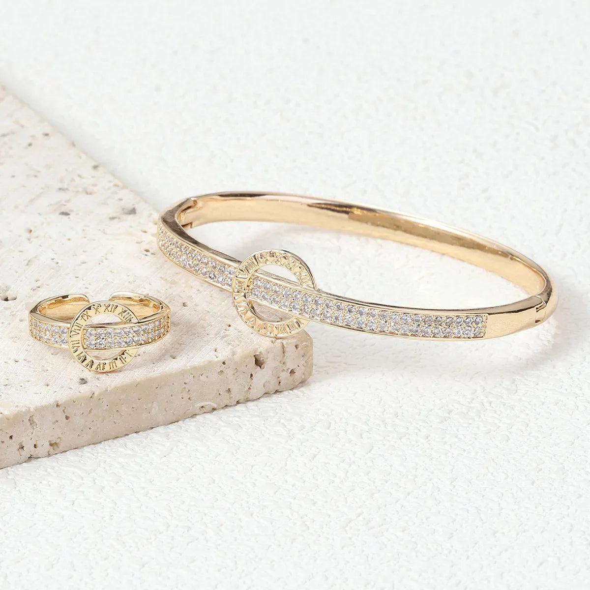 Rose Gold Women’s Set – Stylish Ring & Bracelet